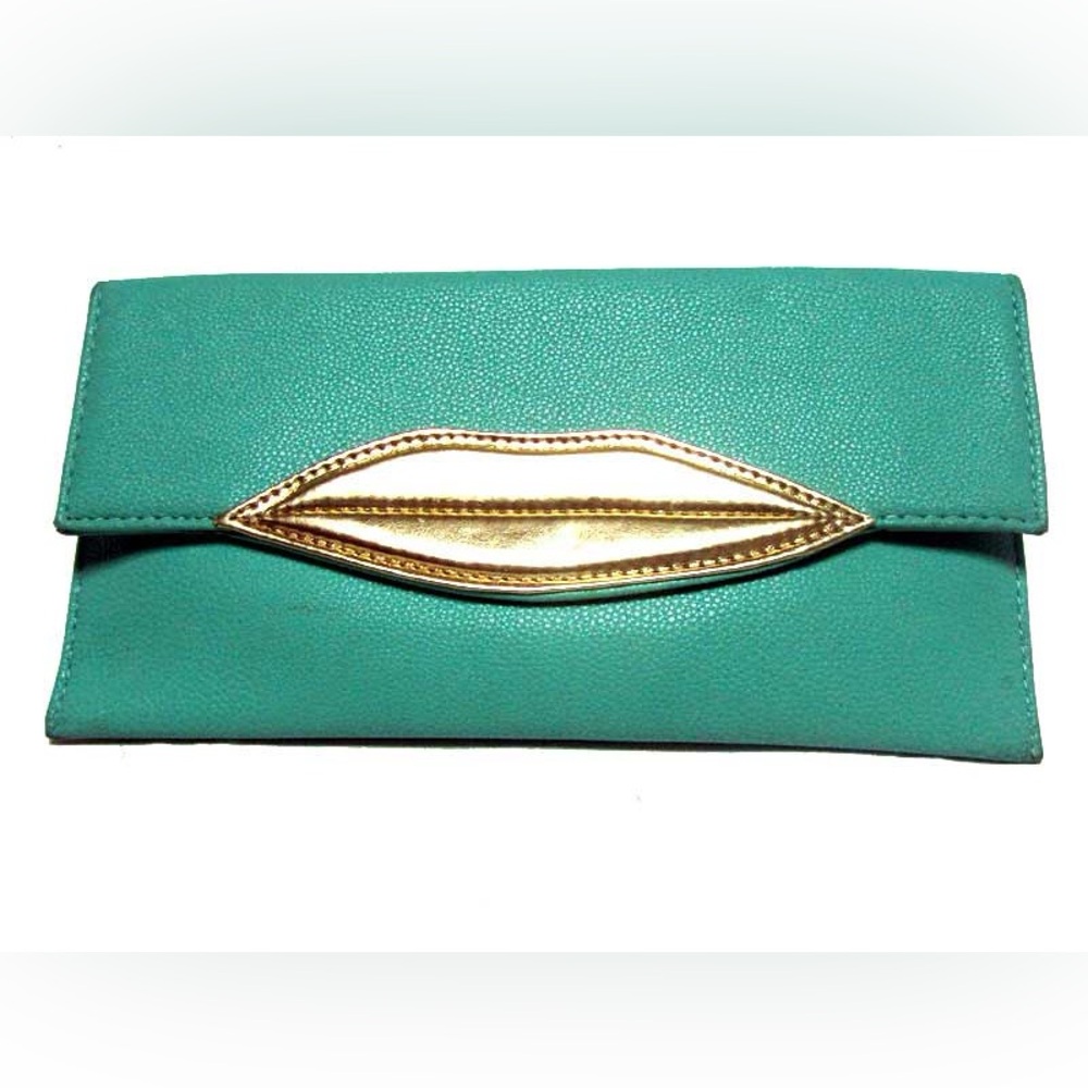 2Chique Boutique Women's Kiss Mark Teal Clutch